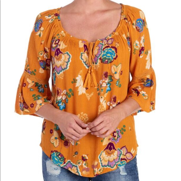 Bila Tops - Peasant top with bell sleeves